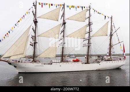 Boston, Massachusetts. 13 juin 2017. Grand navire du Pérou pendant la Parade de Sail à Sail Boston. Photographié de l'USS Whidbey Island. Banque D'Images