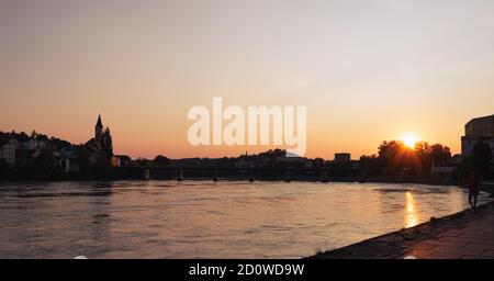 Vue panoramique de Passau sur le Danube au coucher du soleil, heure d'or, Allemagne Banque D'Images