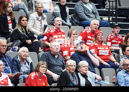 Aalborg, Danemark. 03ème octobre 2020. Les fans de handball d'Aalborg Handball vus pendant le match de la Ligue danoise de Handball entre Aalborg Handball et Skanderborg Handball à Jutlander Bank Arena à Aalborg. (Crédit photo : Gonzales photo/Alamy Live News Banque D'Images