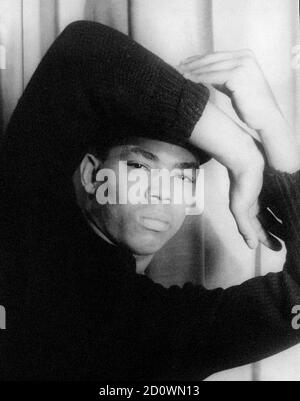 Alvin Ailey. Portrait de la danseuse, directrice et chorégraphe américaine Alvin Ailey (1931-1989) par Carl Van Vechten, 1955 Banque D'Images