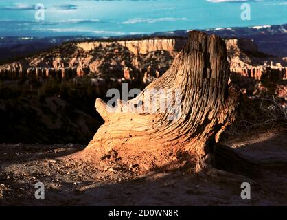 Coucher de soleil à Sunrise point dans le parc national de Bryce Canyon En hiver Banque D'Images