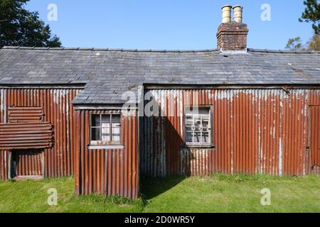 ancien bâtiment en fonte ondulée Banque D'Images