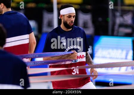 Bilbao, pays basque, ESPAGNE. 3 octobre 2020. 03 octobre 2020, Bilbao, pays Basque, ESPAGNE: KASSIUS ROBERTSON (30) s'échauffe avant le match de la semaine 4 de la Ligue Endesa entre Bilbao basket et Obradoiro à Miribilla Bilbao Arena. Crédit : EDU Del Fresno/ZUMA Wire/Alamy Live News Banque D'Images