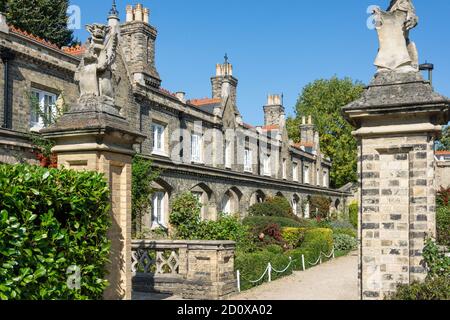 Almshres, Waterman's Square, Penge, London Borough of Bromley, Greater London, Angleterre, Royaume-Uni Banque D'Images