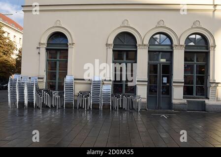 Munich, Allemagne. 03ème octobre 2020. La vue extérieure du bar du barman Charles Schumann, où un repas a eu lieu après le service commémoratif de Gerhard Meir. Credit: Ursula Düren/dpa/Alay Live News Banque D'Images