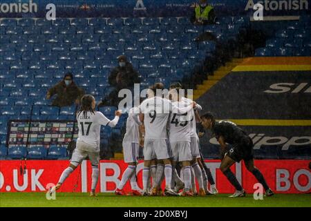 Leeds, Royaume-Uni. 03ème octobre 2020. Rodrigo Moreno (20) marque un but 1-1 et les joueurs de Leeds United célèbrent lors du match de football de première ligue de championnat d'Angleterre entre Leeds United et Manchester City le 3 octobre 2020 à Elland Road à Leeds, Angleterre - photo Simon Davies / ProSportsImages / DPPI crédit : LM/DPPI/Simon Davies/Alay Live News crédit: Gruppo Editoriale LiveMedia/Alay Live News Banque D'Images