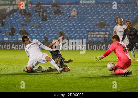 Leeds, Royaume-Uni. 03ème octobre 2020. Patrick Bamford (9) et Ruben Dias, Ederson de Manchester City, l'avant-projet de Leeds United et Manchester City le 3 octobre 2020 à Elland Road à Leeds, Angleterre - photo Simon Davies / ProSportsImages / DPPI crédit : LM/DPPI/Simon Davies/Alay Live News crédit: Gruppo Editoriale LiveMedia/Alay Live News Banque D'Images