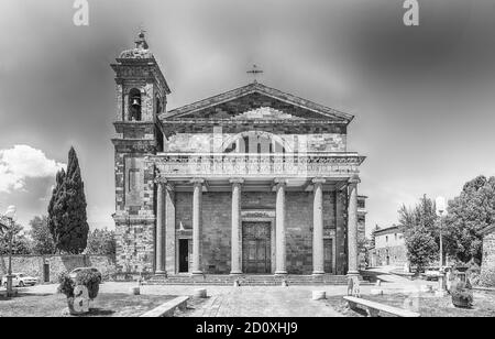 Façade de la cathédrale catholique romaine de Montalcino, dans la province de Sienne, Toscane, Italie Banque D'Images