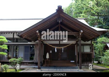 Ancien bâtiment traditionnel autour du sanctuaire Miyazaki Jingu. Pris en août 2019 Banque D'Images