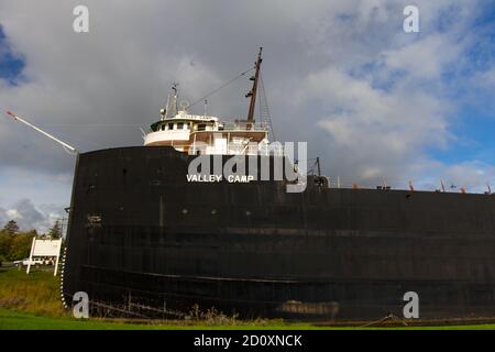 Sault Ste Marie, Michigan, États-Unis - extérieur du camp de freighter Valley à la retraite. Le grand cargo sert maintenant de musée historique. Banque D'Images