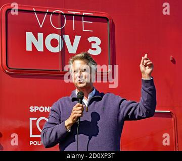 EL DORADO, KANSAS, États-Unis, 3 octobre 2020Représentatrice au Congrès Roger Marshall le candidat républicain au Sénat lance le « Keep Kansas Great bus Tour » dans sa ville natale d'El Dorado Credit: Mark Reinstein Banque D'Images