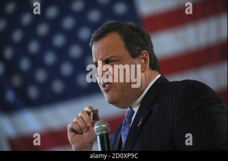 WHIPPING, NJ - MARS 24: New Jersey Gov. Chris Christie tient une réunion au centre communautaire de Hanover Township à Whippany, dans le New Jersey, le 24 mars 2014 à Whippany, dans le New Jersey. Personnes: Gov. Chris Christie crédit: Hoo-Me.com / MediaPunch Banque D'Images