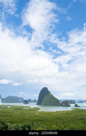 Paysage point de vue Samed Nang Chee Bay point de vue sur la montagne dans la province de Phang Nga jamais vu en Thaïlande Voyage. Près de la province de Phuket, Thaïlande Banque D'Images