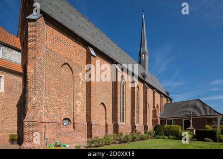 D-Borken, D-Borken-Burlo, D-Borken-Borkenwirthe, Hohe Mark Westmuensterland nature Park, Muensterland, Westphalie, Rhénanie-du-Nord-Westphalie, NRW, monastère de Mariengarden avec église catholique de rectorat et église abbatiale Saint Mary, monastère des Oblats Missionnaires de Marie Immaculée, ancienne mission Oblat de l'école secondaire de nos jours Banque D'Images