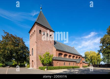 D-Borken, D-Borken-Burlo, D-Borken-Borkenwirthe, Hohe Mark Westmuensterland nature Park, Muensterland, Westphalie, Rhénanie-du-Nord-Westphalie, NRW, église catholique de rectorat Sainte-Croix, église de brique, néo-roman Banque D'Images