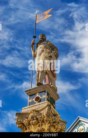 Au milieu du marché aux poissons, il y a une colonne avec une statue en forme de guerrier romain. La colonne a été érigée en 1591, Erfurt, capitale de la ville de t. Banque D'Images