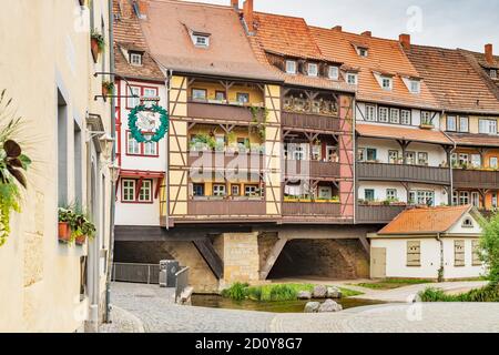 Vue depuis la Gotthardtstrasse sur les maisons à colombages de la Kraemerbruecke (pont des marchands), Erfurt, Thuringe, Allemagne, Europe Banque D'Images