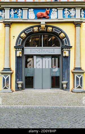 Le Haus zum Roten Ochsen est situé sur le marché aux poissons. Il a été construit en 1392 et reconstruit en 1562, Erfurt, Thuringe, Allemagne, Europe Banque D'Images