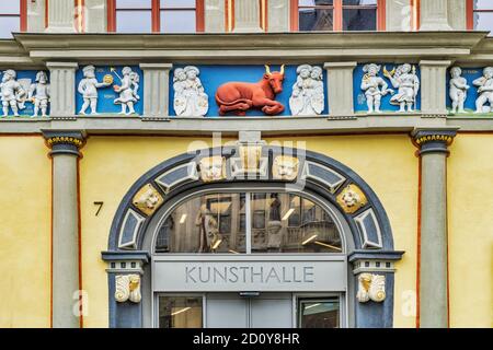 Le Haus zum Roten Ochsen est situé sur le marché aux poissons. Il a été construit en 1392 et reconstruit en 1562, Erfurt, Thuringe, Allemagne, Europe Banque D'Images