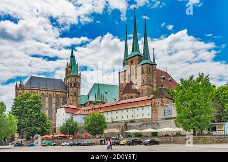 La cathédrale d'Erfurt (à gauche) et l'église Saint-Severus (à droite) sont situées sur le Domberg à Erfurt, capitale de la Thuringe, Allemagne, Europe Banque D'Images