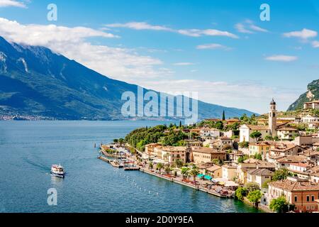 Limone, ville sur le lac de Garde, Lombardie, Italie Banque D'Images