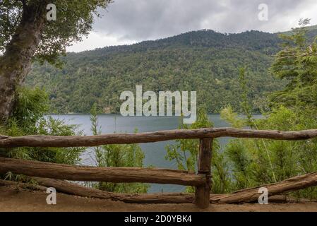 Lac Tinquilco dans le parc national de Huerquehue, Pucon, Chili Banque D'Images