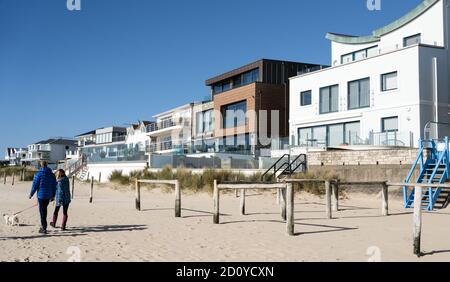 Des propriétés haut de gamme en bord de mer dans Sandbanks Poole Dorset Banque D'Images