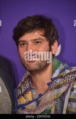 Cologne, Allemagne. 02 octobre 2020. Le comédien Jasin Challah vient à la présentation du Prix allemand de la comédie 2020 crédit: Horst Galuschka/dpa/Alamy Live News Banque D'Images