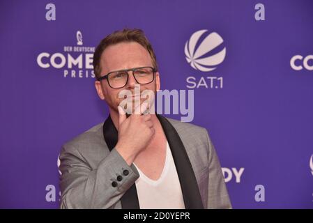 Cologne, Allemagne. 02 octobre 2020. Le comédien Ralf Schmitz vient à la présentation du Prix allemand de la comédie 2020 crédit: Horst Galuschka/dpa/Alay Live News Banque D'Images