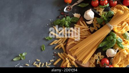 Divers types de pâtes italiennes. Vue d'en haut. Banque D'Images