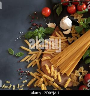 Divers types de pâtes italiennes. Vue d'en haut. Banque D'Images