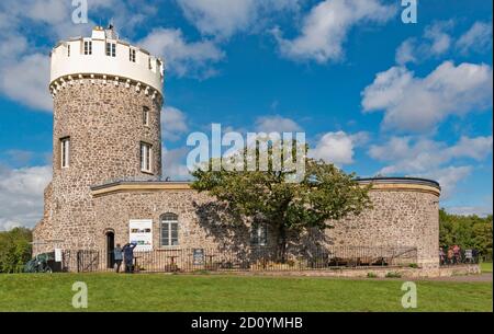 BRISTOL CITY ENGLAND CLIFTON OBSERVATORY LE BÂTIMENT EN ÉTÉ Banque D'Images