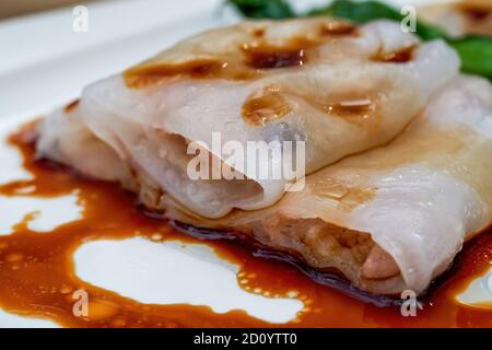 Un thé cantonais du matin dim sum, nouilles de riz vapeur Banque D'Images