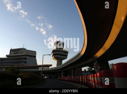 Berlin, Allemagne. 29 septembre 2020. L'aéroport de Tegel le soir. Credit: Paul Zinken/dpa-Zentralbild/ZB/dpa/Alay Live News Banque D'Images