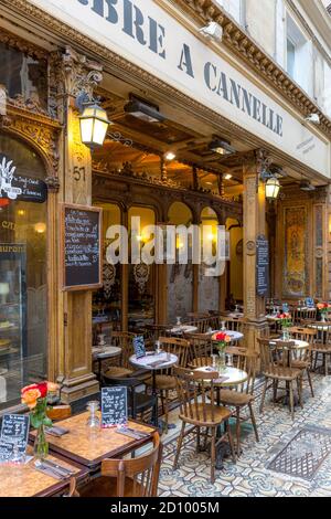 Restaurant dans le passage des Panoramas, 2ème arrondissement, Paris, France Banque D'Images