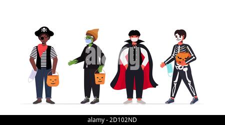 mettez les gars dans des masques portant différents costumes heureux halloween partie illustration vectorielle horizontale pleine longueur du concept de quarantaine du coronavirus celebration Illustration de Vecteur