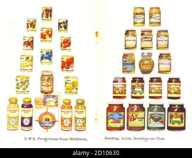 Page de la brochure publicitaire pour Co-operative Wholesale Society Ltd fruit Producteurs et preserveurs montrant une gamme de sauces 1933 Banque D'Images