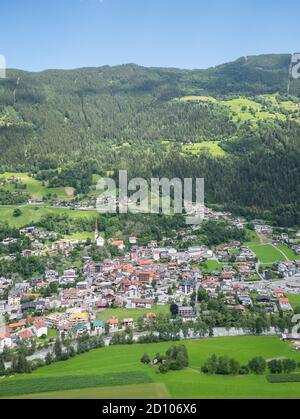 Vue aérienne sur le village d'Oetz, Tyrol, Autriche Banque D'Images