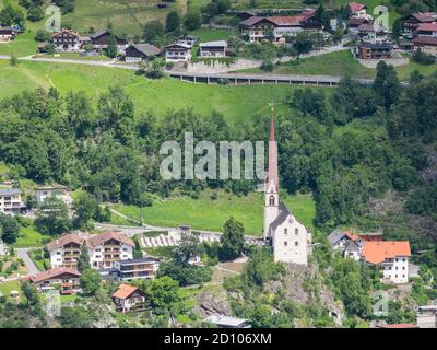 Vue aérienne sur le village d'Oetz, Tyrol, Autriche Banque D'Images