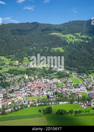 Vue aérienne sur le village d'Oetz, Tyrol, Autriche Banque D'Images