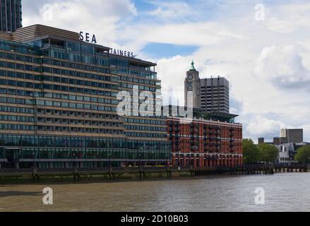 Oxo Tower Wharf, un Blackfriars sur le quai de la Tamise de Londres, Borough of Southwark.Sea Containers Building. Le vase et le Shard. Art déco. Banque D'Images