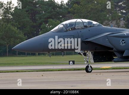 F-15E Strike Eagles du 492e escadron de « Mad Hatters » à la RAF Lakenheath lors des contrôles pré-vol, Banque D'Images