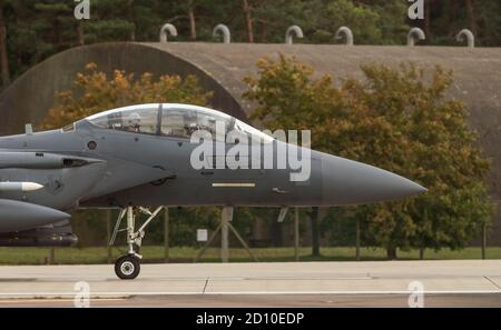 F-15E Strike Eagles du 492e escadron de « Mad Hatters » à la RAF Lakenheath lors des contrôles pré-vol, Banque D'Images