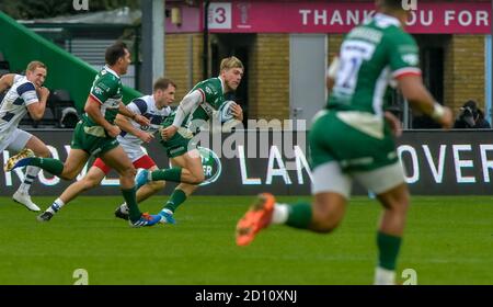 Twickenham, Royaume-Uni. 04e octobre 2020. Ollie Hassell-Collins of London Irish avec le ballon lors du match de rugby Gallagher Premiership entre London Irish et Bristol Rugby à Twickenham Stoop, à Twickenham, en Angleterre, le 4 octobre 2020. Photo de Phil Hutchinson. Utilisation éditoriale uniquement, licence requise pour une utilisation commerciale. Aucune utilisation dans les Paris, les jeux ou les publications d'un seul club/ligue/joueur. Crédit : UK Sports pics Ltd/Alay Live News Banque D'Images