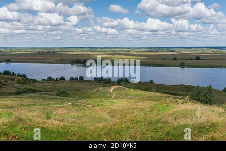 La rive de la rivière Oka. Russie centrale, région de Ryazan Banque D'Images