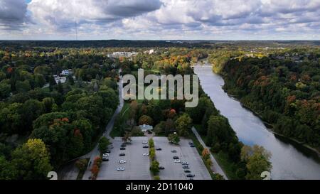1er octobre 2020, Springbank Park à London Ontario Canada. Vue aérienne sur les deux ouest de Byron. Luke Durda/Alamy Banque D'Images