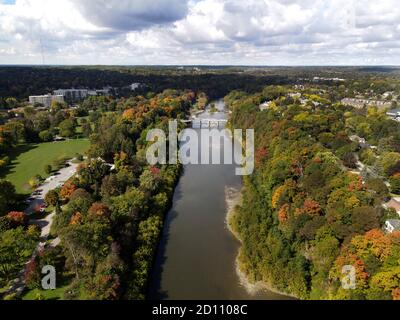 1er octobre 2020, Springbank Park à London Ontario Canada. Vue aérienne sur les deux ouest de Byron. Luke Durda/Alamy Banque D'Images
