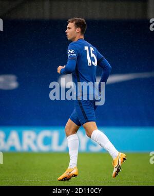 Kingston, Royaume-Uni. 04e octobre 2020. Harvey Vale, de Chelsea, lors du match de la première Ligue 2, a joué derrière des portes fermées entre Chelsea U23 et Arsenal U23 au stade Kingsmeadow, à Kingston, en Angleterre. Joué sans partisans en mesure d'assister à la réunion en raison des règles gouvernementales actuelles pendant la pandémie COVID-19, le 4 octobre 2020. Photo d'Andy Rowland. Crédit : Prime Media Images/Alamy Live News Banque D'Images