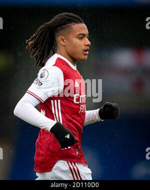 Kingston, Royaume-Uni. 04e octobre 2020. Miguel Azeez d'Arsenal pendant le match de la Premier League 2 a joué derrière des portes fermées entre Chelsea U23 et Arsenal U23 au stade Kingsmeadow, à Kingston, en Angleterre. Joué sans partisans en mesure d'assister à la réunion en raison des règles gouvernementales actuelles pendant la pandémie COVID-19, le 4 octobre 2020. Photo d'Andy Rowland. Crédit : Prime Media Images/Alamy Live News Banque D'Images