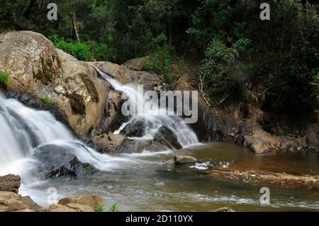 Cachoeira no Horto Florestal de Campos do Jordão, São Paulo Banque D'Images